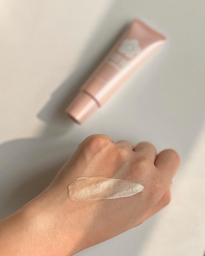 Kem lot bat sang cang bong da Daisy Doll lam sang da